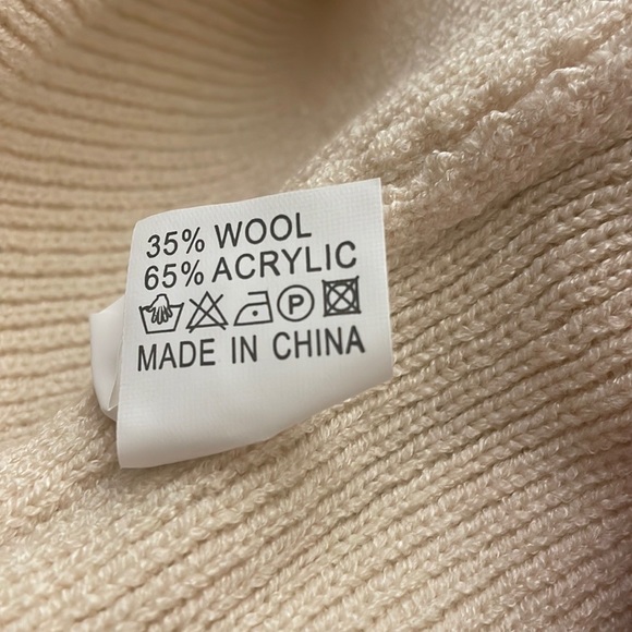 Wrap dress in ivory (wool material) in one size - Picture 4 of 5